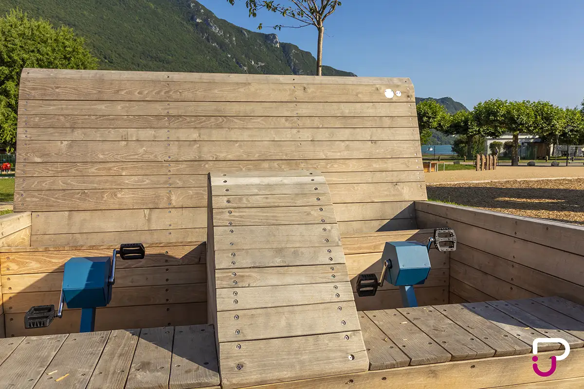 Pédalier avec borne de recharge smartphone sur mesure